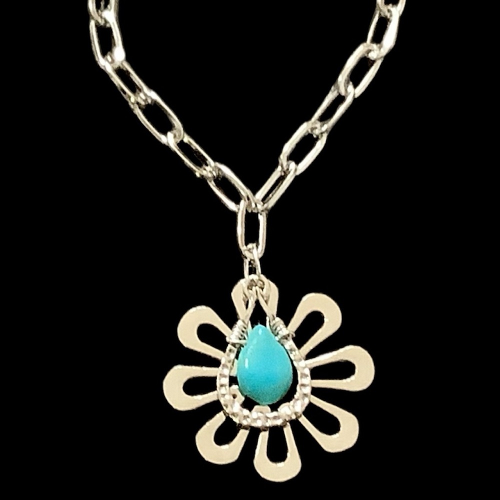 Boho Western Chic Silver and Turquoise Flower Pendant Necklace. NWT